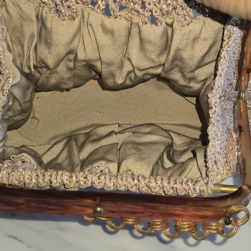 Elegant Vintage Tan Woven Tortoise Style Bottom Handbag - Picture 3 of 3